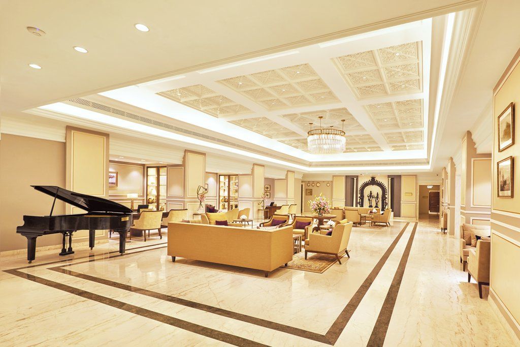 Hotel Taj Connemara, Chennai Esterno foto The lobby of the hotel